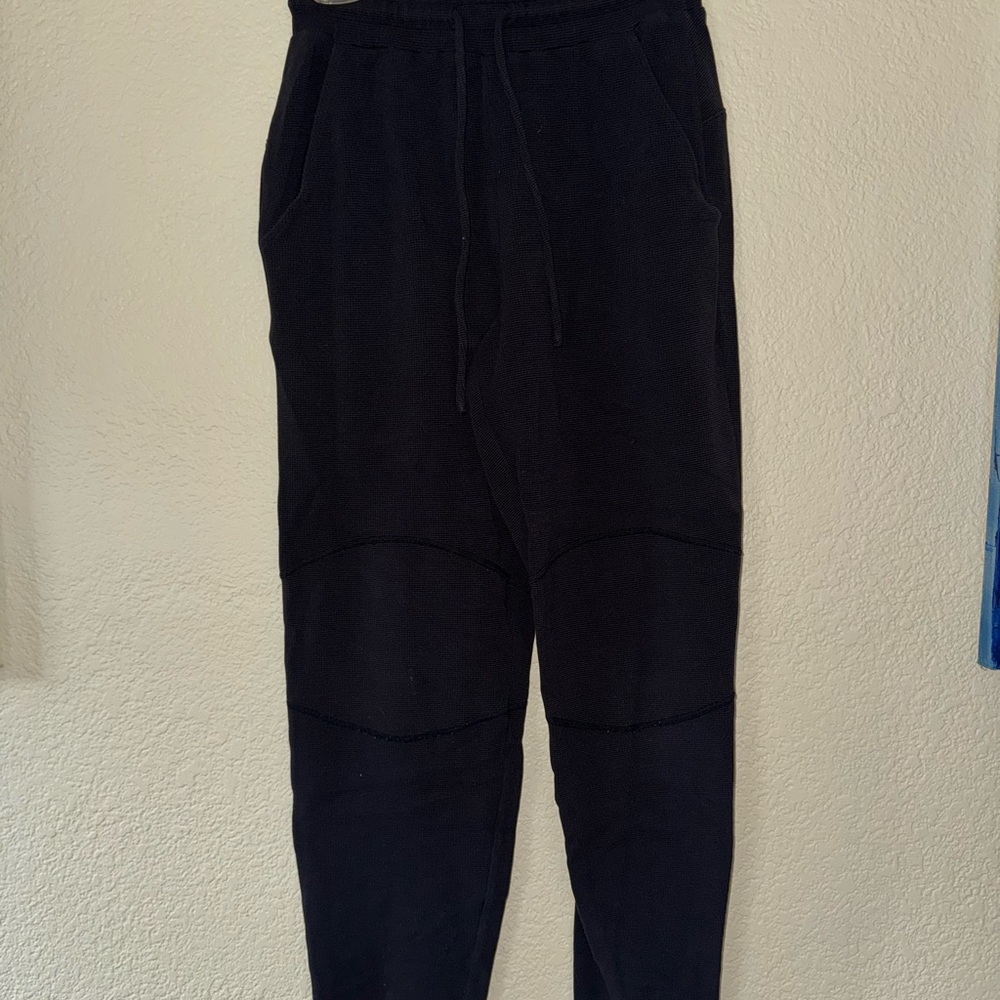 ALO Yoga women’s joggers